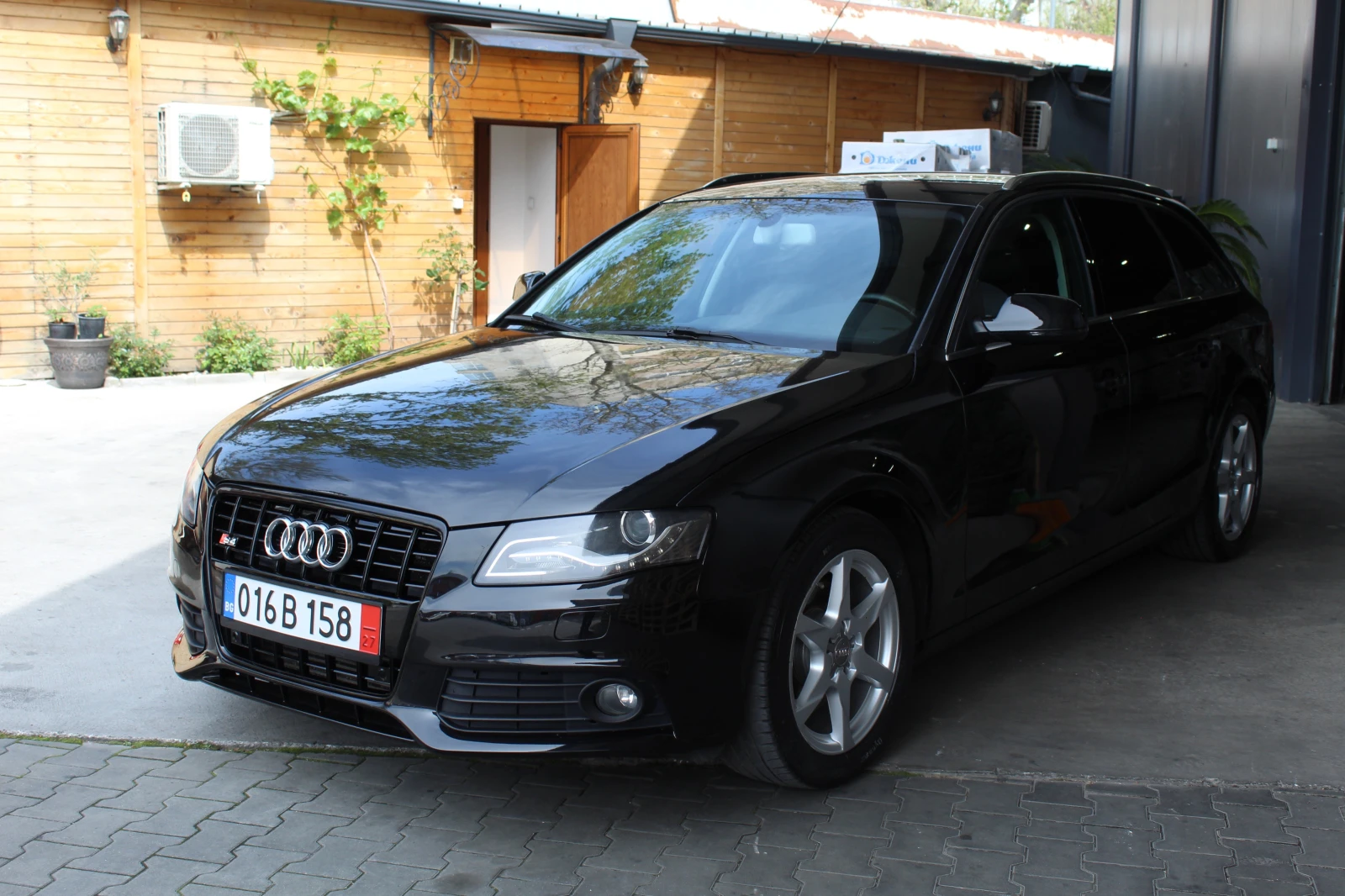 Audi A4 2.0TDI S-LINE LED AVT  - изображение 4