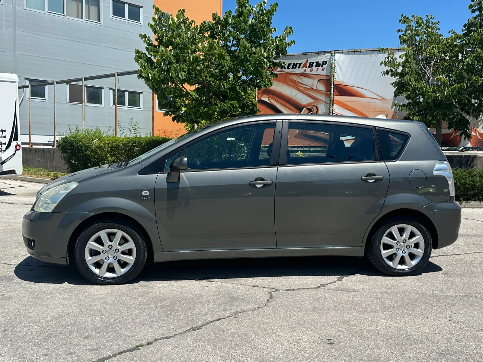 Toyota Corolla verso 1.8/ГАЗ/Автомат/7 места - изображение 2