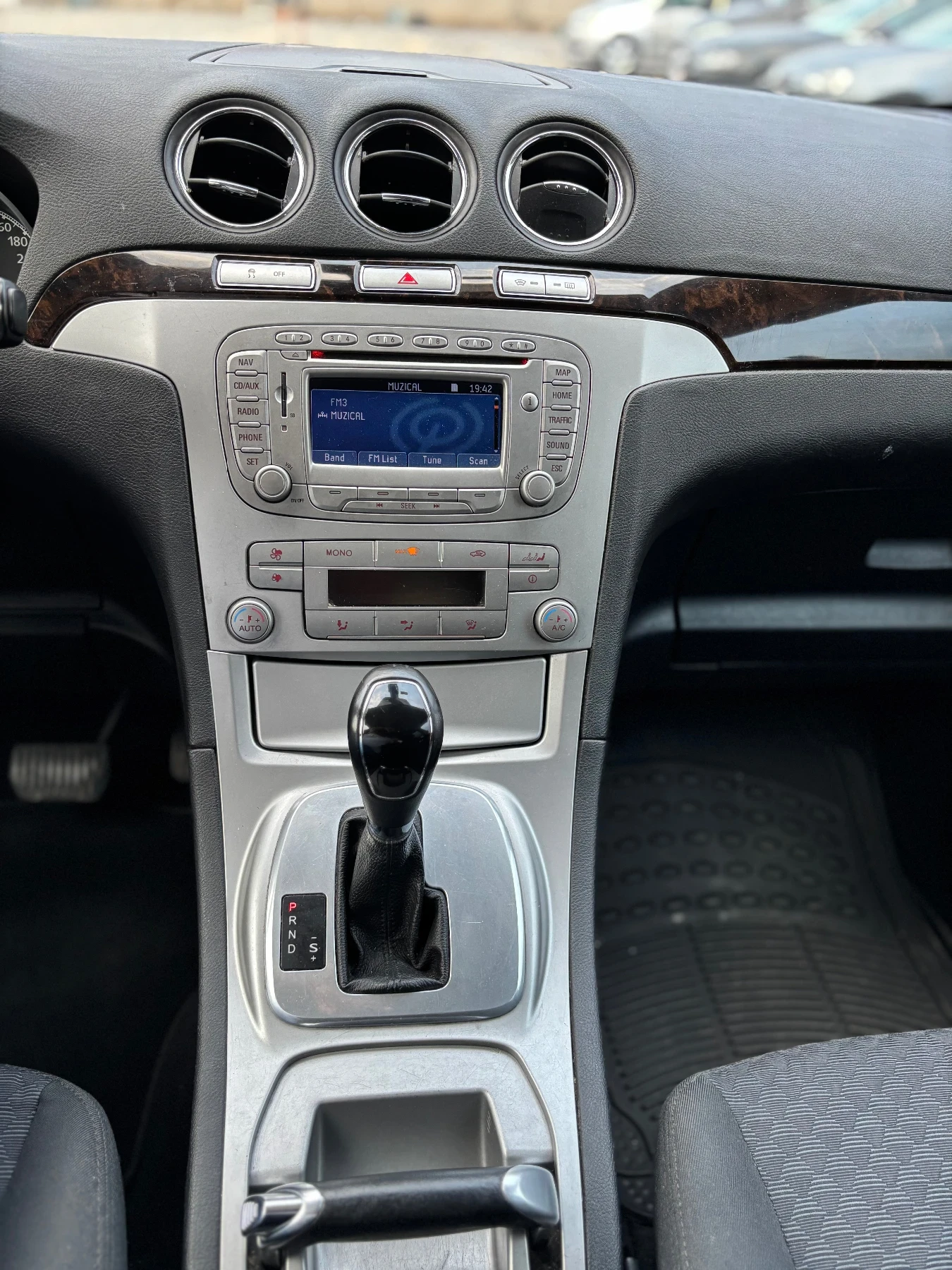 Ford Galaxy  - изображение 10