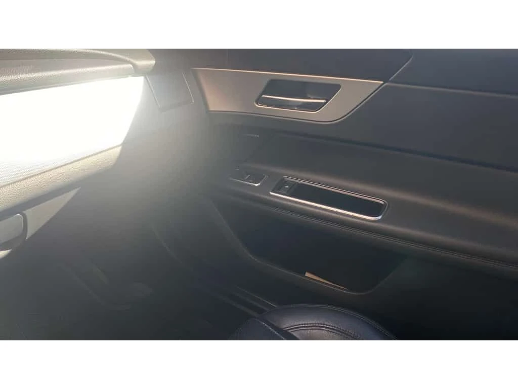 Jaguar Xf * 4dr Sdn 20d Prestige * CARFAX * ЦЕНА ДО БГ - изображение 10