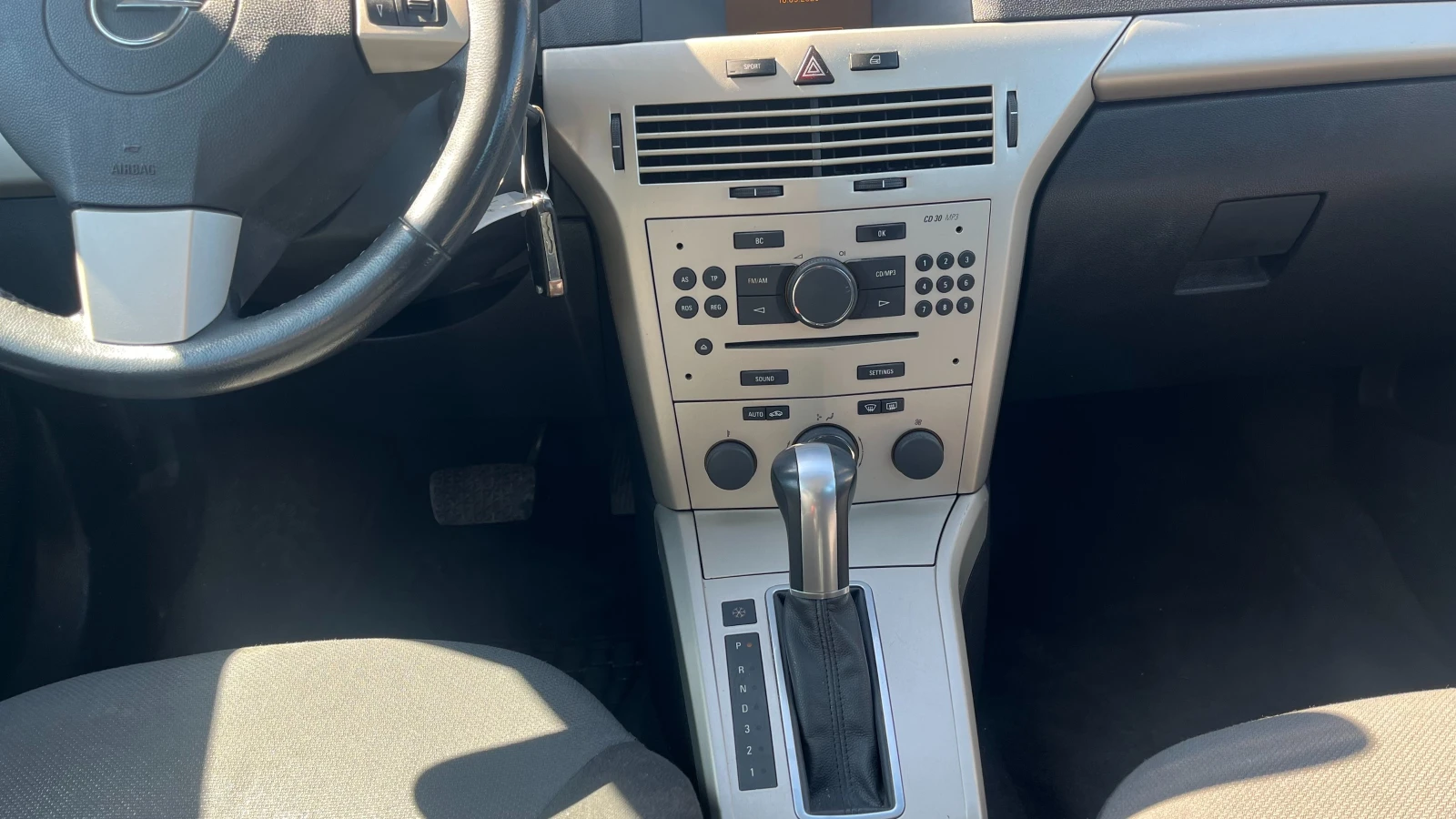 Opel Astra 1.8 Автомат Клима , снимка 11 - Автомобили и джипове - 53803796