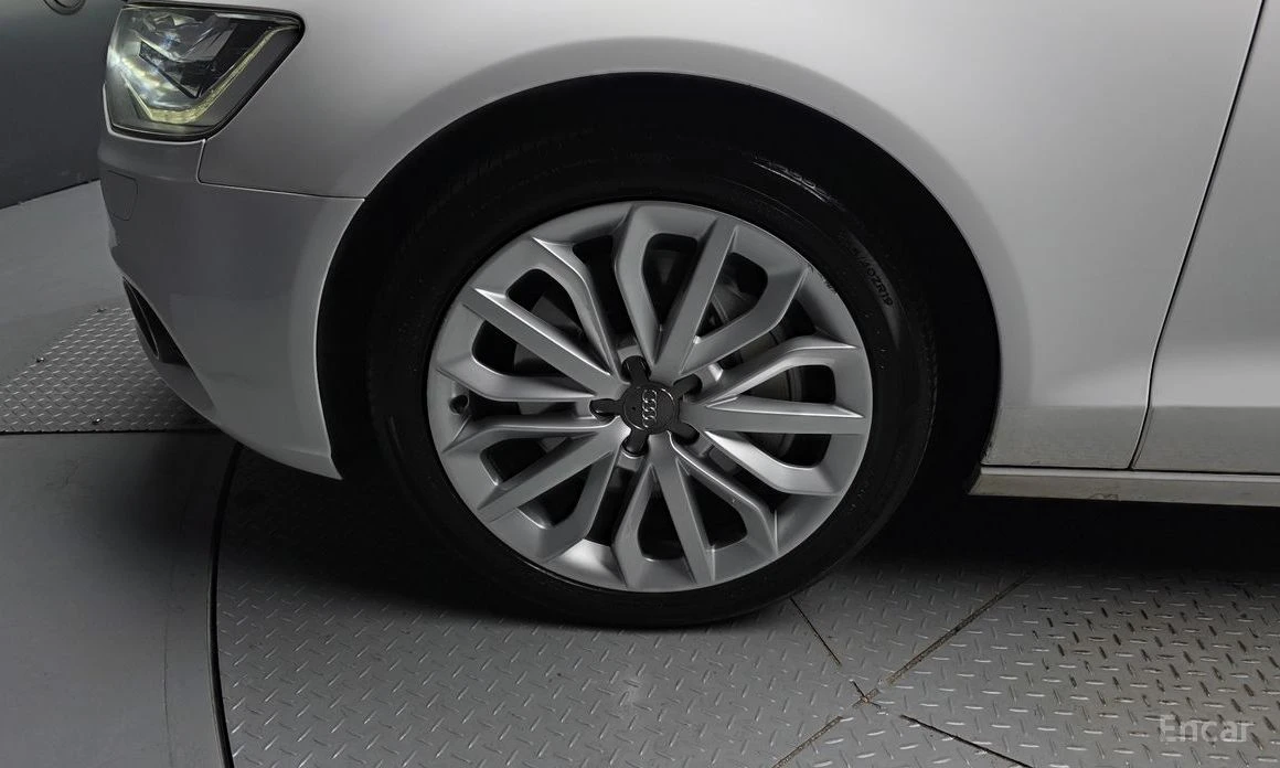 Audi A6 3.0 T Quattro* DISTRONIC* BOSE* HEAD-UP* ОБДУХВАНЕ, снимка 4 - Автомобили и джипове - 53939074