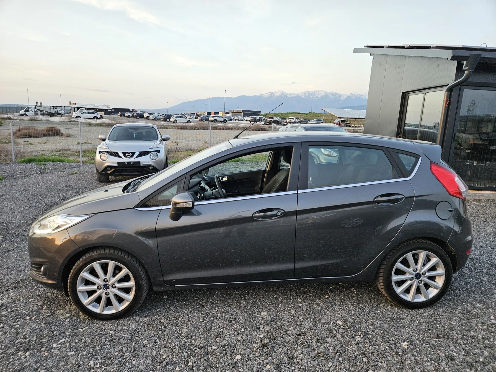 Ford Fiesta 1.5tdci Euro6 Titanium, снимка 8 - Автомобили и джипове - 54220530
