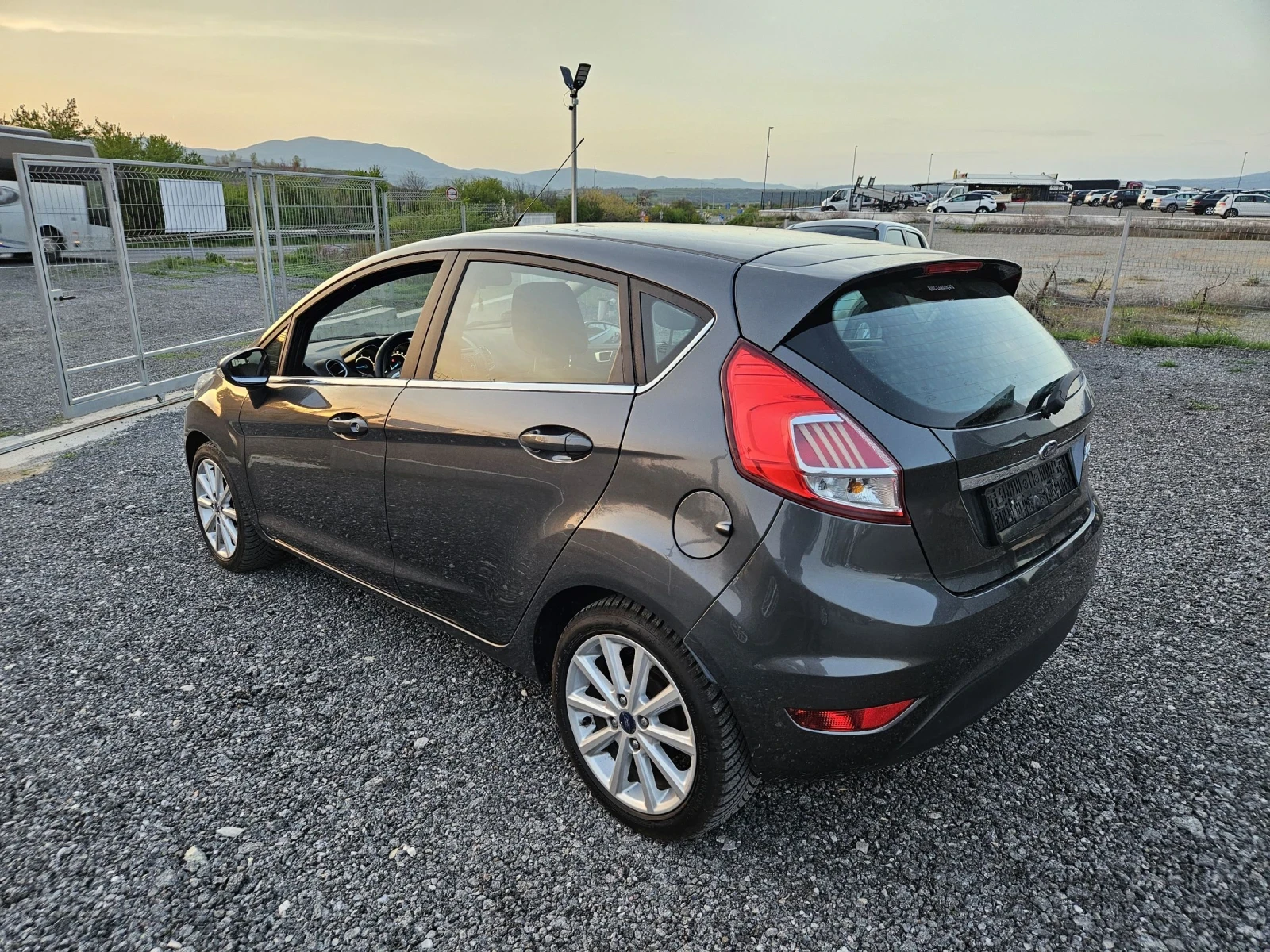 Ford Fiesta 1.5tdci Euro6 Titanium, снимка 7 - Автомобили и джипове - 54220530