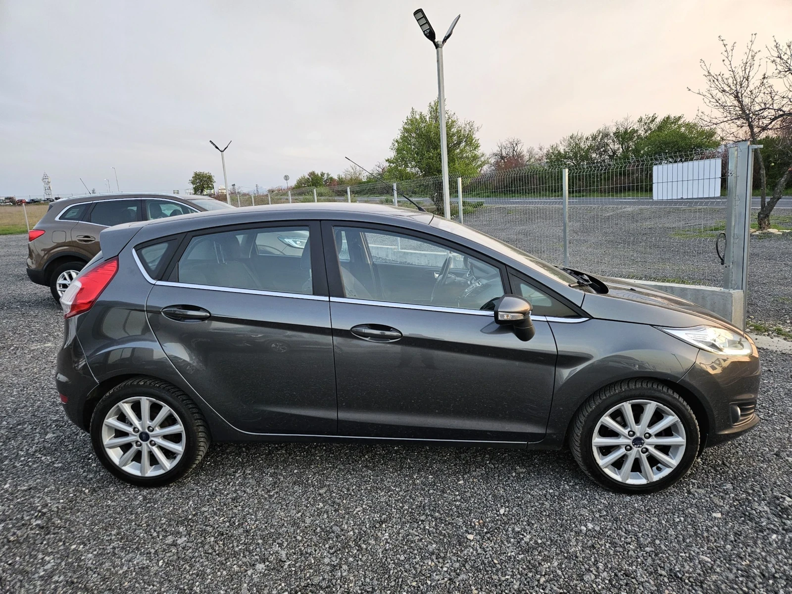 Ford Fiesta 1.5tdci Euro6 Titanium, снимка 4 - Автомобили и джипове - 54220530