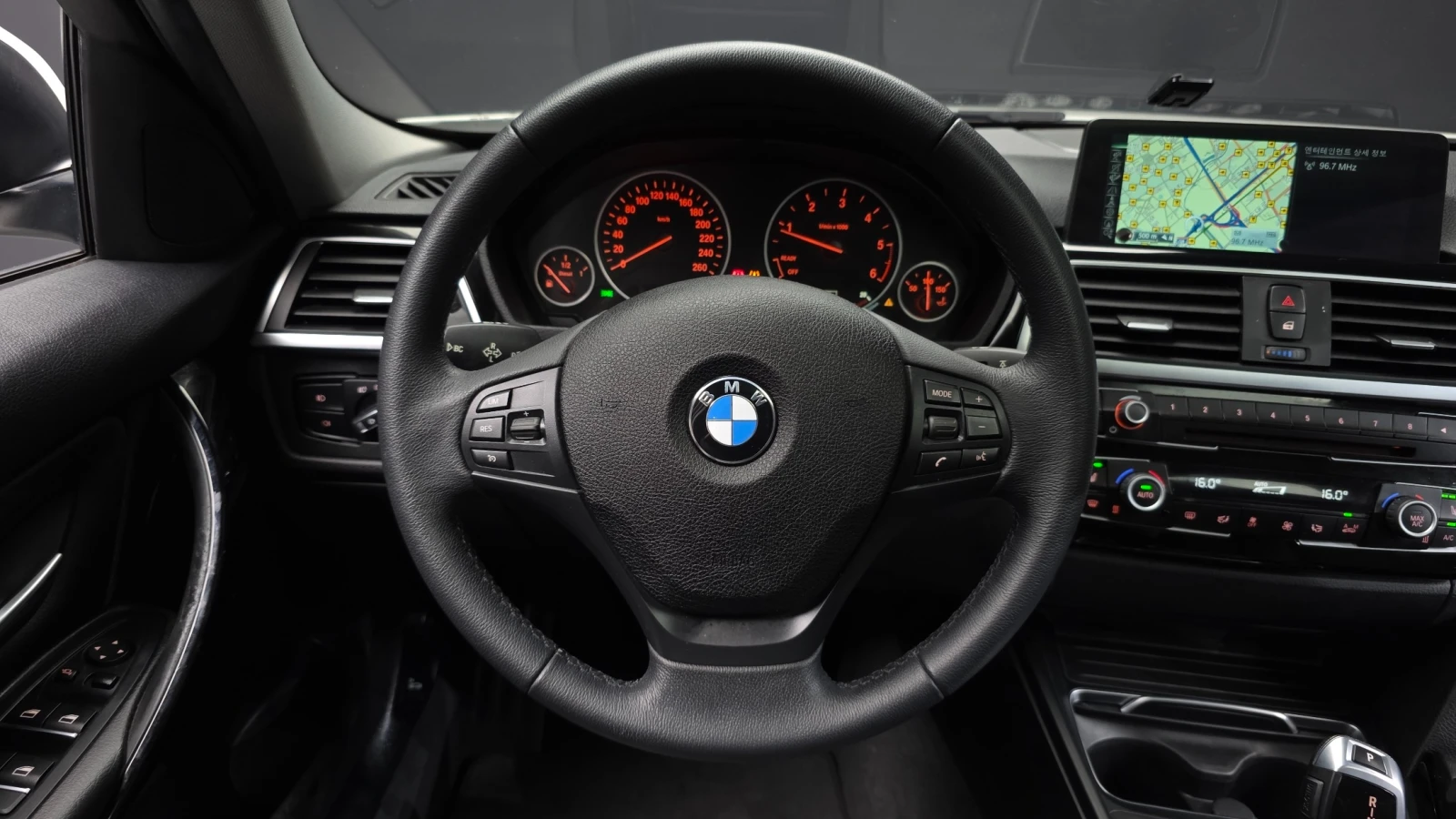 BMW 320 * B47 * HUD * ПОДГРЕВ * ЛЮК, снимка 12 - Автомобили и джипове - 55184930