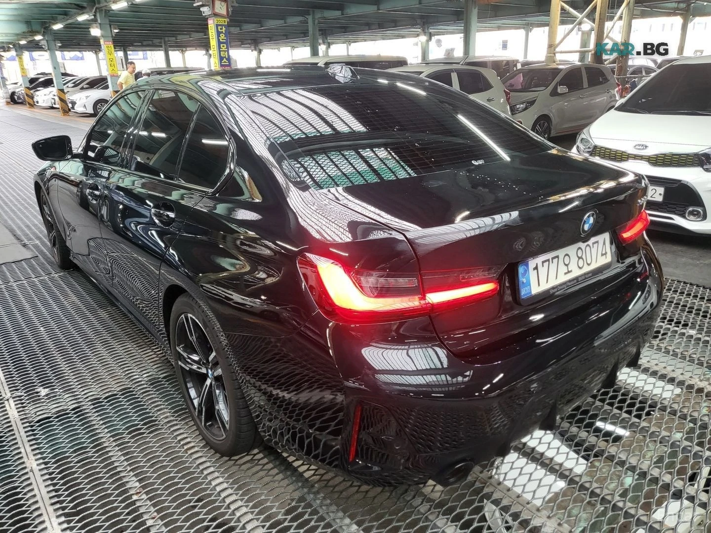BMW 320 i M SPORT* DISTRONIC* ХЕДЪП* ПОДГРЕВ* ШИБИДАХ* , снимка 3 - Автомобили и джипове - 55898588