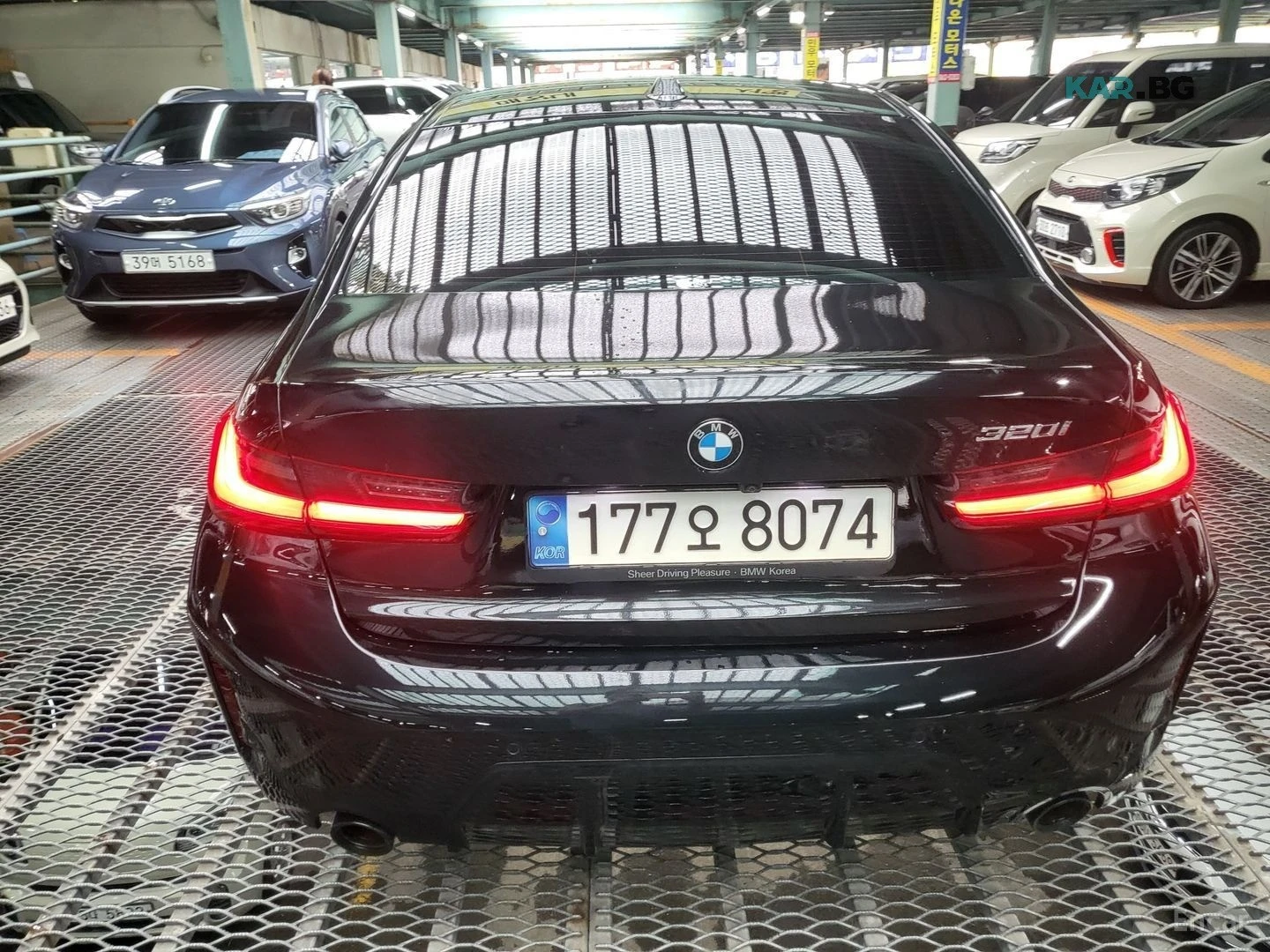 BMW 320 i M SPORT* DISTRONIC* ХЕДЪП* ПОДГРЕВ* ШИБИДАХ* , снимка 4 - Автомобили и джипове - 55898588