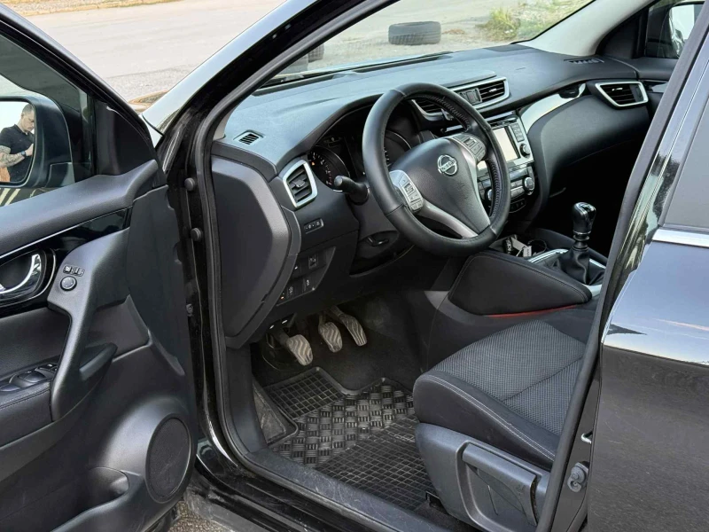 Nissan Qashqai 1.2T, снимка 8 - Автомобили и джипове - 51708823