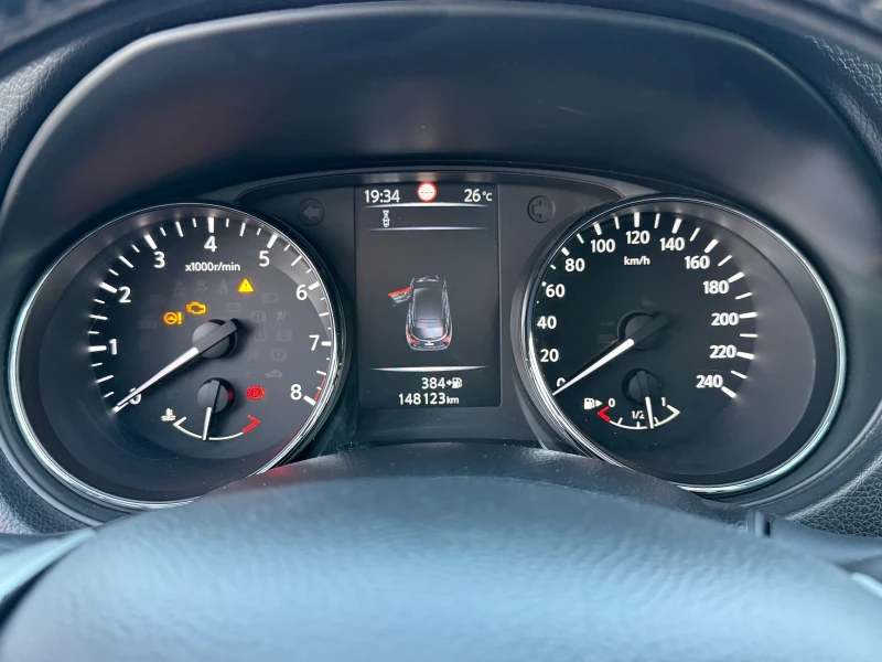 Nissan Qashqai 1.2T, снимка 10 - Автомобили и джипове - 51708823