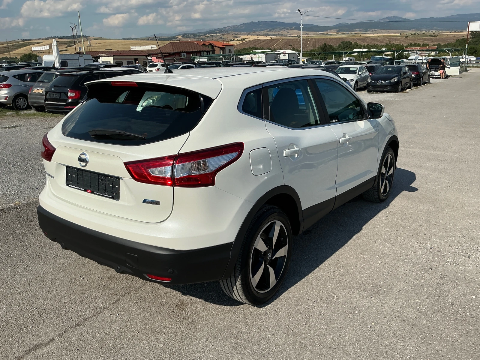 Nissan Qashqai 1.6 DCI - изображение 8
