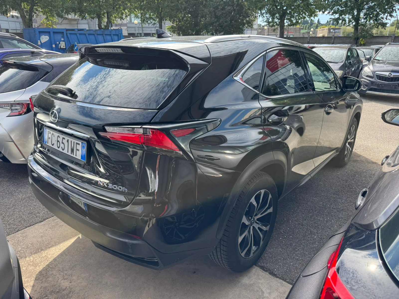 Lexus NX 300h 2.5i F-SPORT  - изображение 2