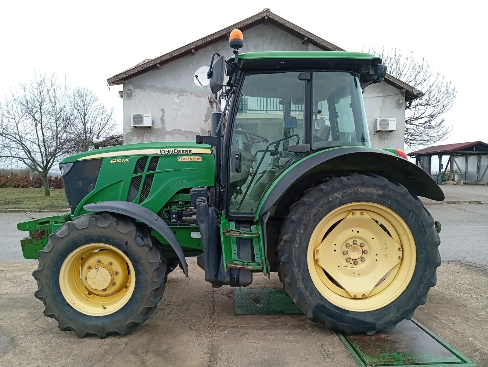 Трактор John Deere 6110MC - изображение 2