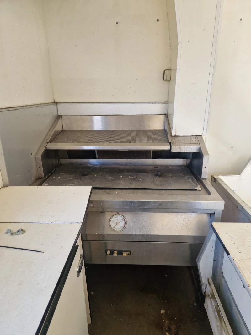 Кемпер Mercedes-Benz MB100D, снимка 14 - Каравани и кемпери - 53511208