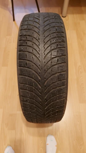 Гуми Зимни 225/65R17, снимка 1 - Гуми и джанти - 47379921