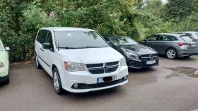 Chrysler Town and Country, снимка 2