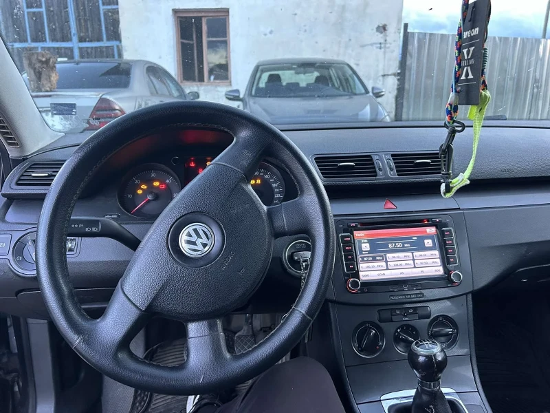 VW Passat 1.9 TDI, снимка 4 - Автомобили и джипове - 47532269