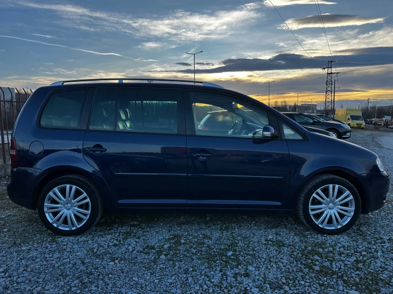 VW Touran 2.0TDI - КОЖА - НАВИ - 7 МЕСТА, снимка 4 - Автомобили и джипове - 48574909