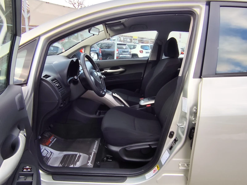 Toyota Auris 1.4D-4D* KLIMATRONIK* , снимка 7 - Автомобили и джипове - 52918489