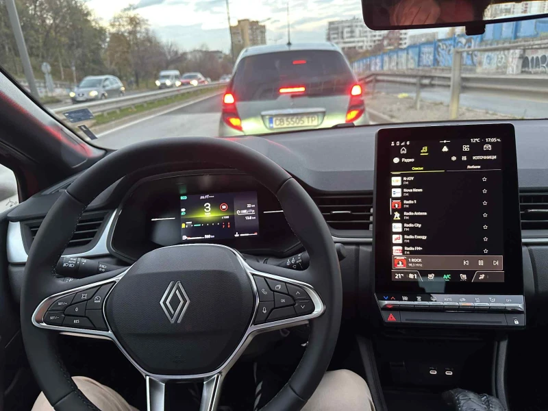 Renault Captur, снимка 6 - Автомобили и джипове - 53446259