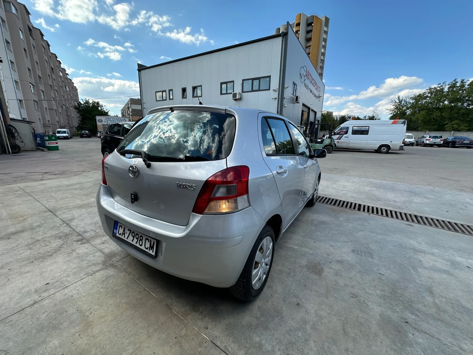 Toyota Yaris  - изображение 10