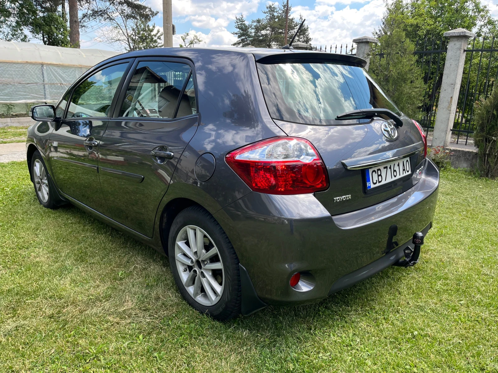Toyota Auris 1.6 GR ГАЗ - изображение 3