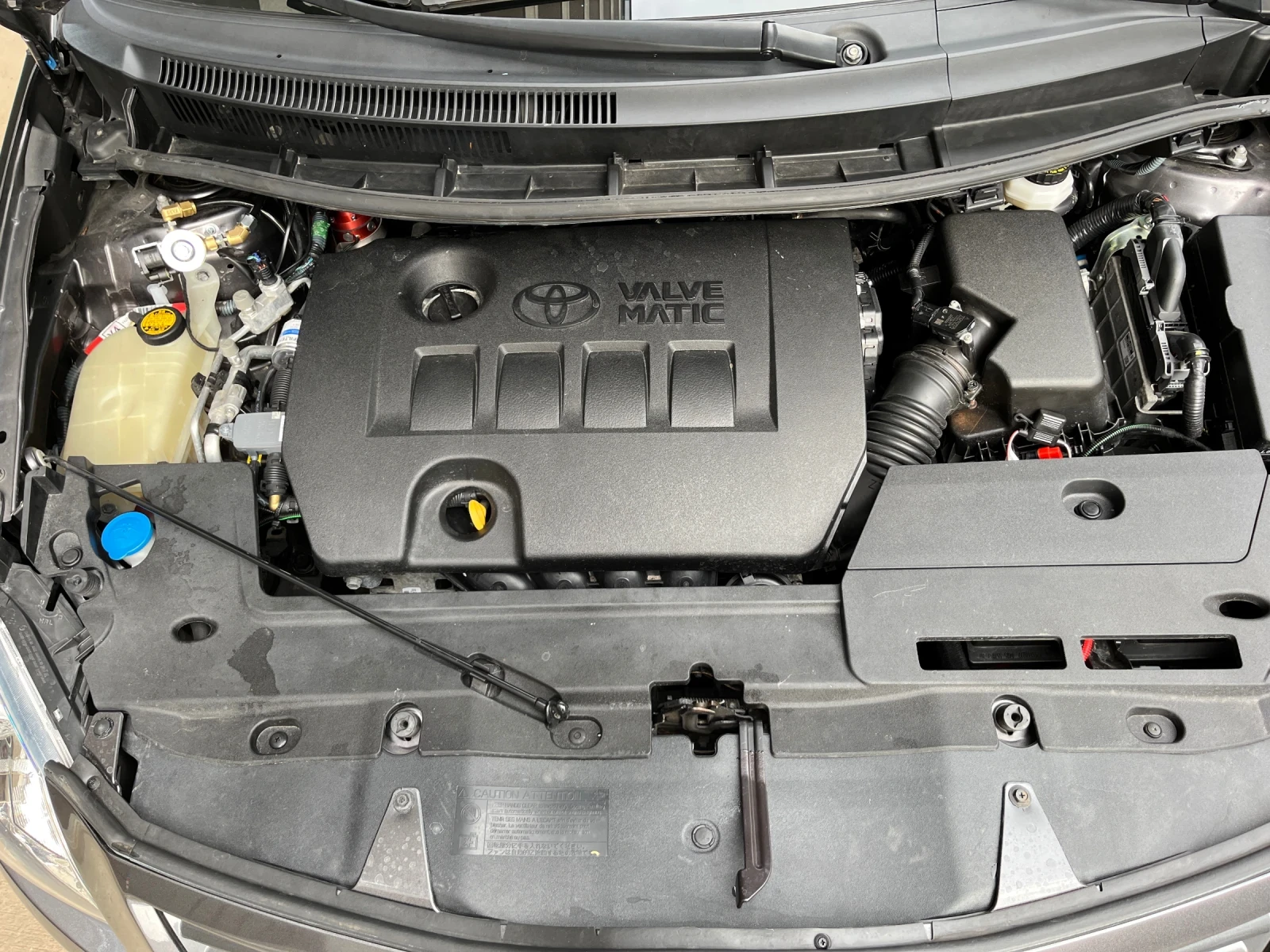 Toyota Auris 1.6 GR ГАЗ - изображение 8