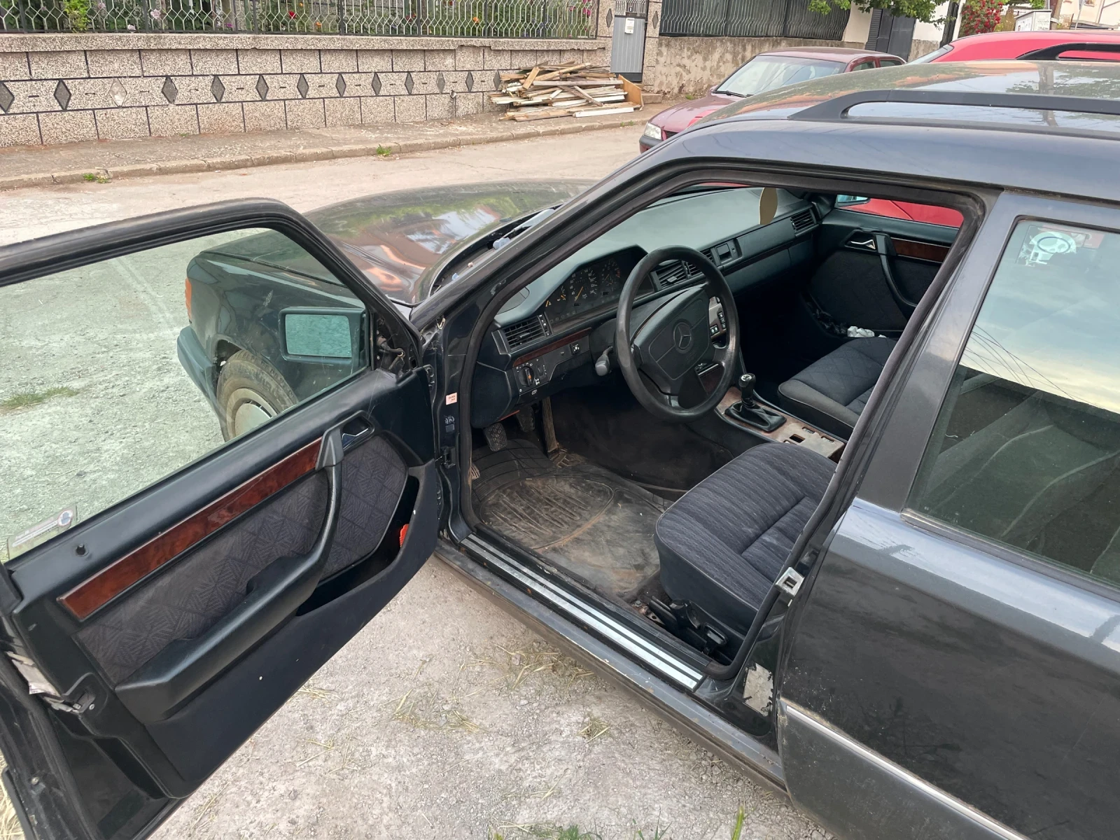 Mercedes-Benz E 200  - изображение 3