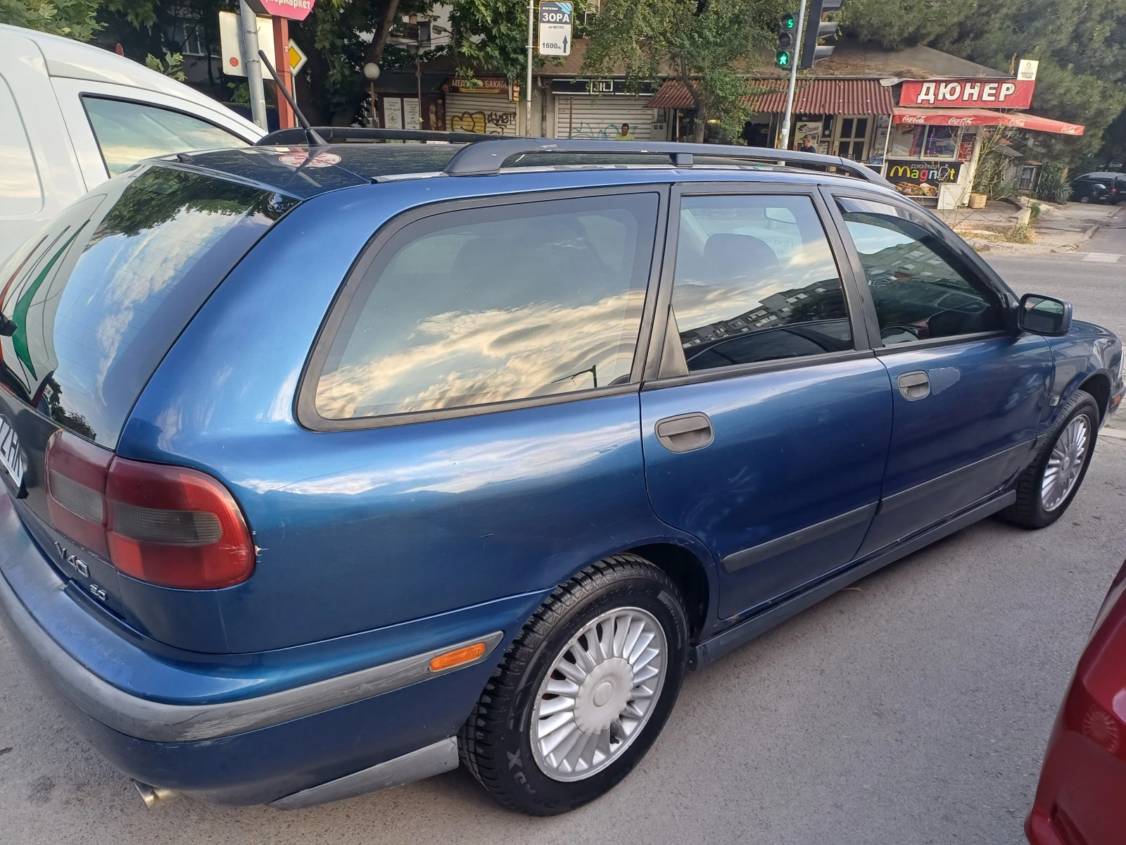 Volvo V40  - изображение 2