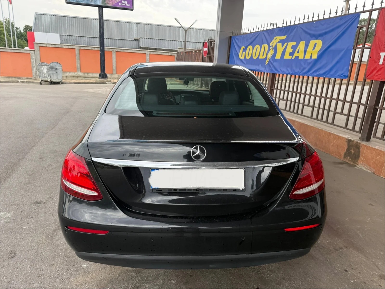 Mercedes-Benz E 220 AMG* 9G* LED* Burmaster, снимка 4 - Автомобили и джипове - 50869328