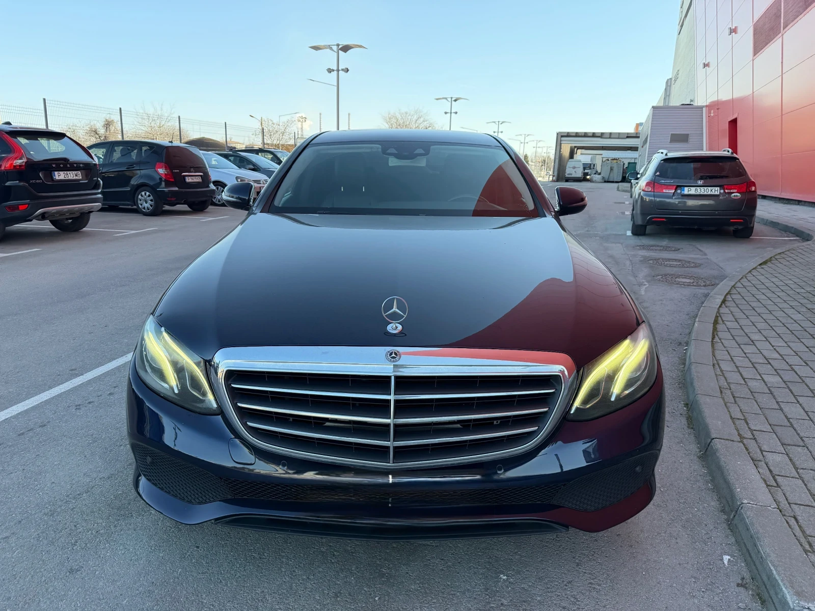 Mercedes-Benz E 220 WIDE* SCREEN* 9G* LED* Burmaster, снимка 3 - Автомобили и джипове - 50869328