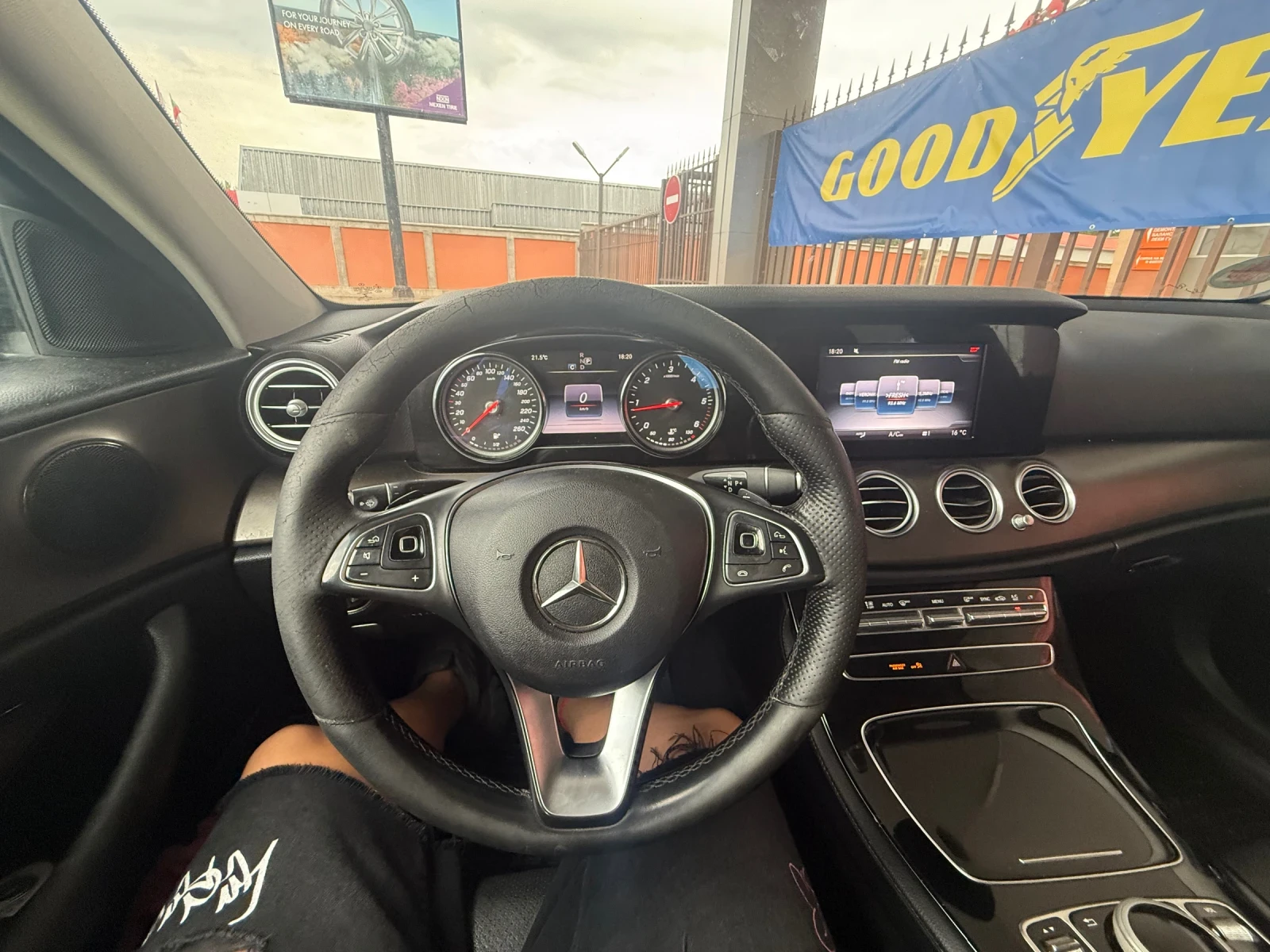 Mercedes-Benz E 220 AMG* 9G* LED* Burmaster, снимка 8 - Автомобили и джипове - 50869328