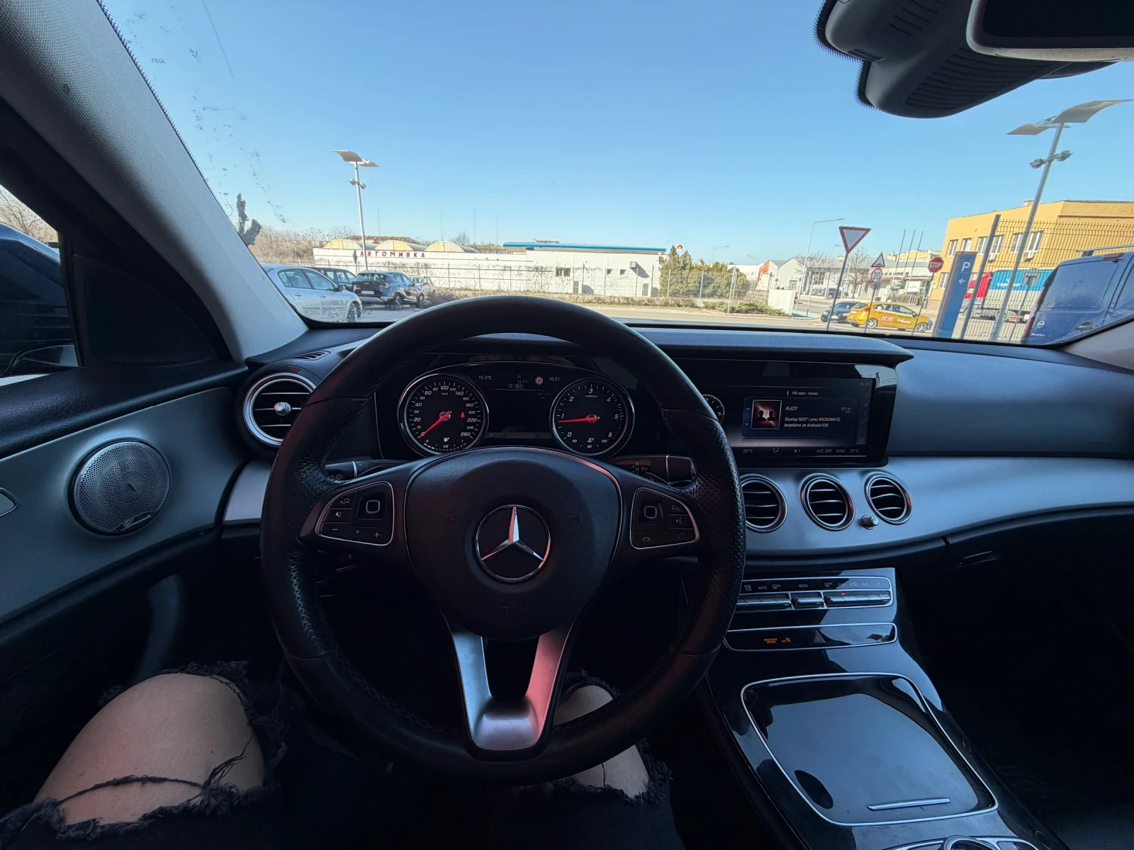 Mercedes-Benz E 220 WIDE* SCREEN* 9G* LED* Burmaster, снимка 14 - Автомобили и джипове - 50869328