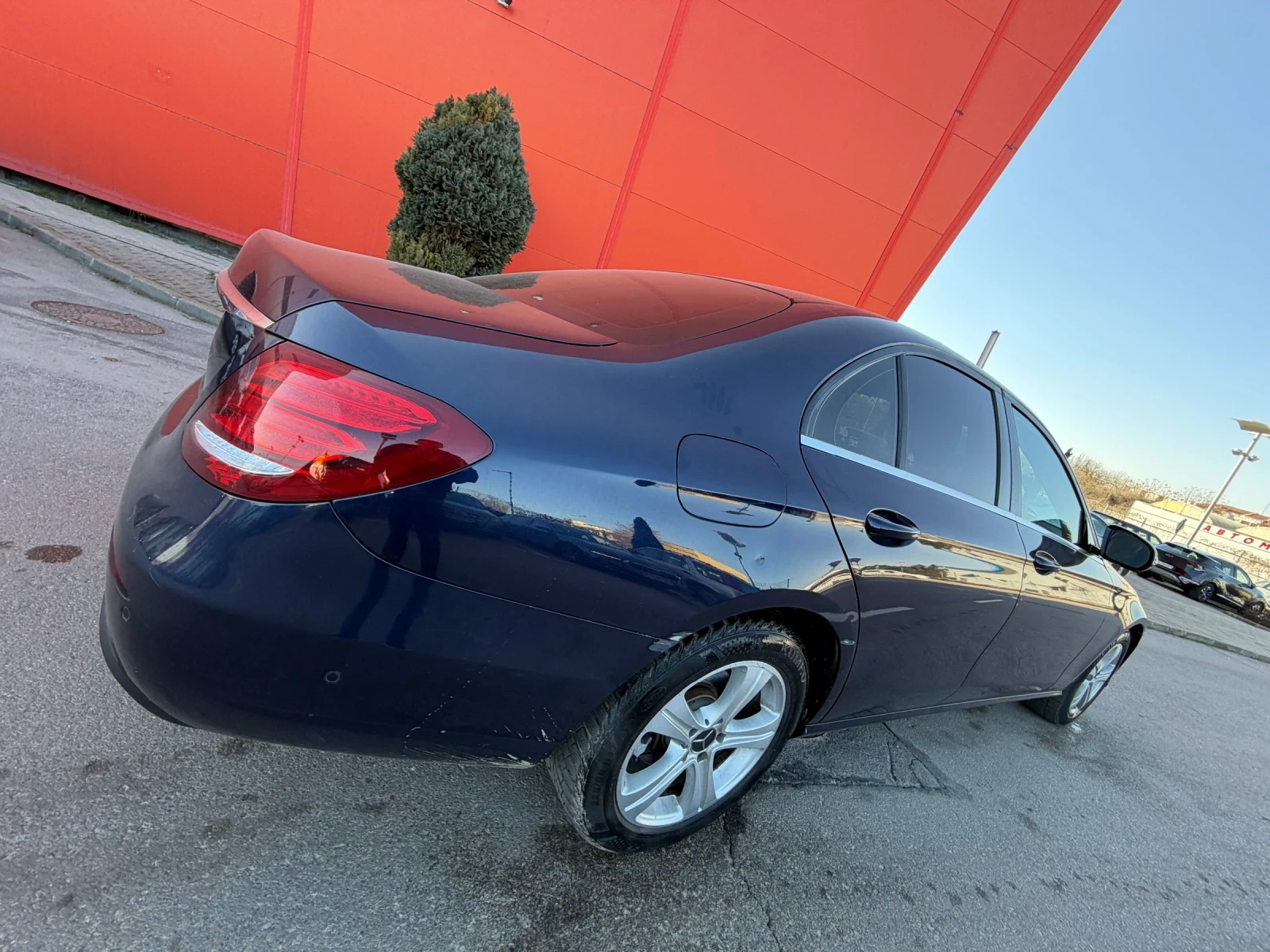 Mercedes-Benz E 220 WIDE* SCREEN* 9G* LED* Burmaster, снимка 5 - Автомобили и джипове - 50869328