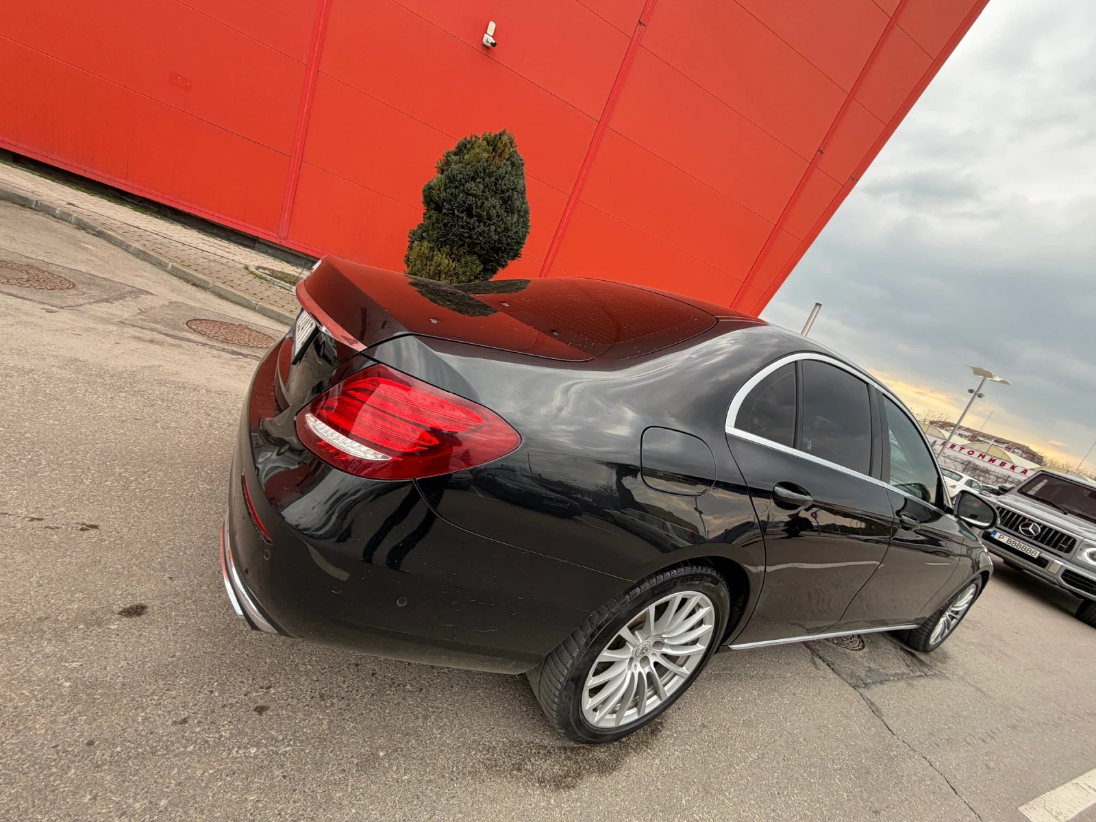 Mercedes-Benz E 220 AMG* 9G* LED* Burmaster, снимка 5 - Автомобили и джипове - 50869328