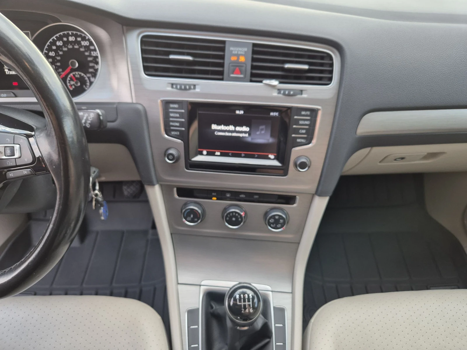 VW Golf 2.0TDI  | Mobile.bg — изображение 12