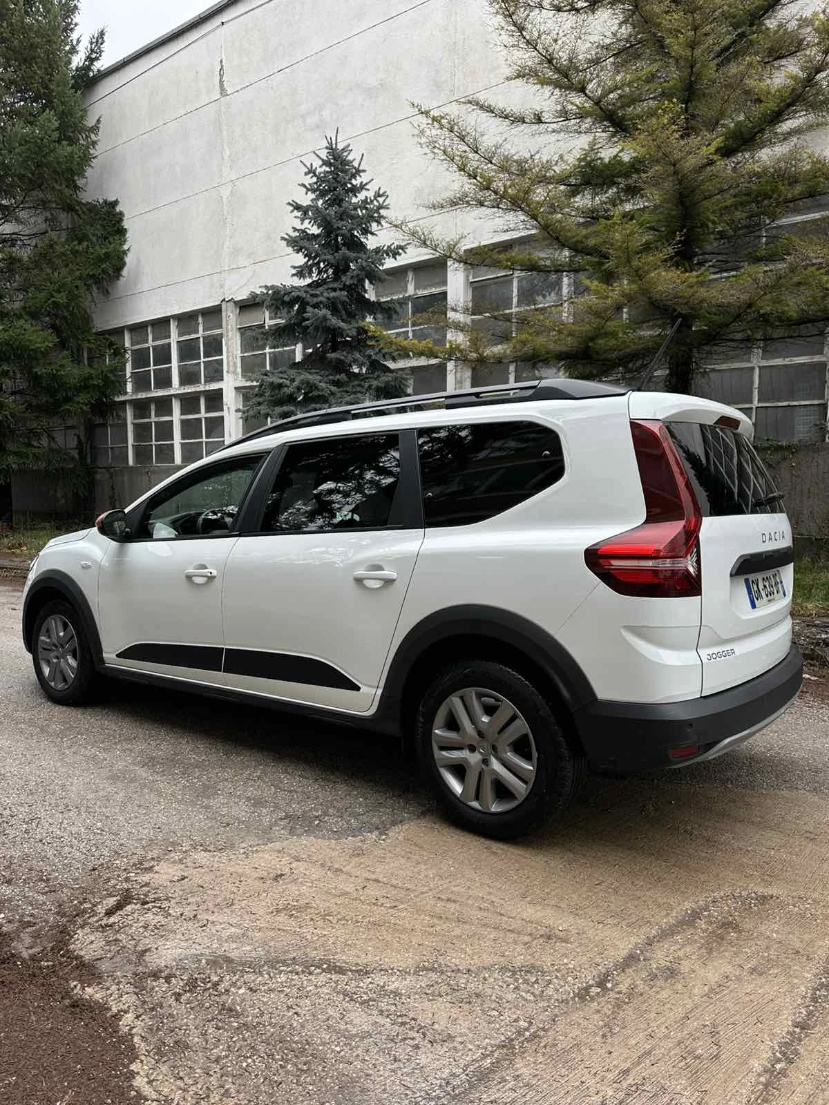 Dacia Jogger 1.0TCe* ГАЗ* 6+ 1 - изображение 4