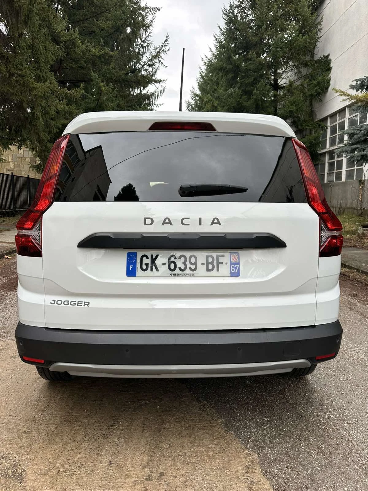 Dacia Jogger 1.0TCe* ГАЗ* 6+ 1 - изображение 5
