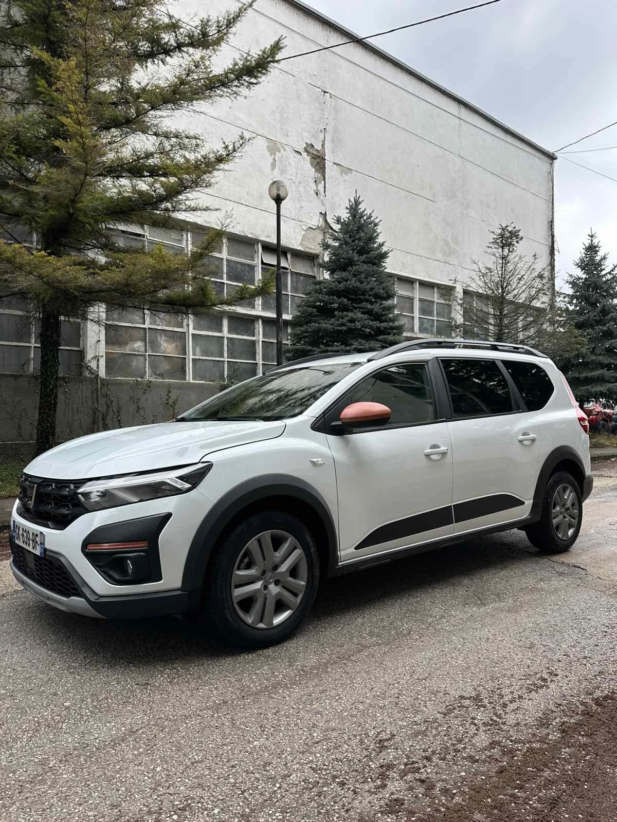 Dacia Jogger 1.0TCe* ГАЗ* 6+ 1 - изображение 3