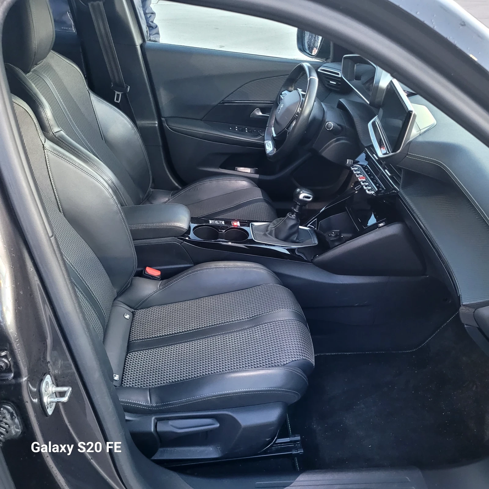 Peugeot 2008 GT Line, снимка 13 - Автомобили и джипове - 53650925