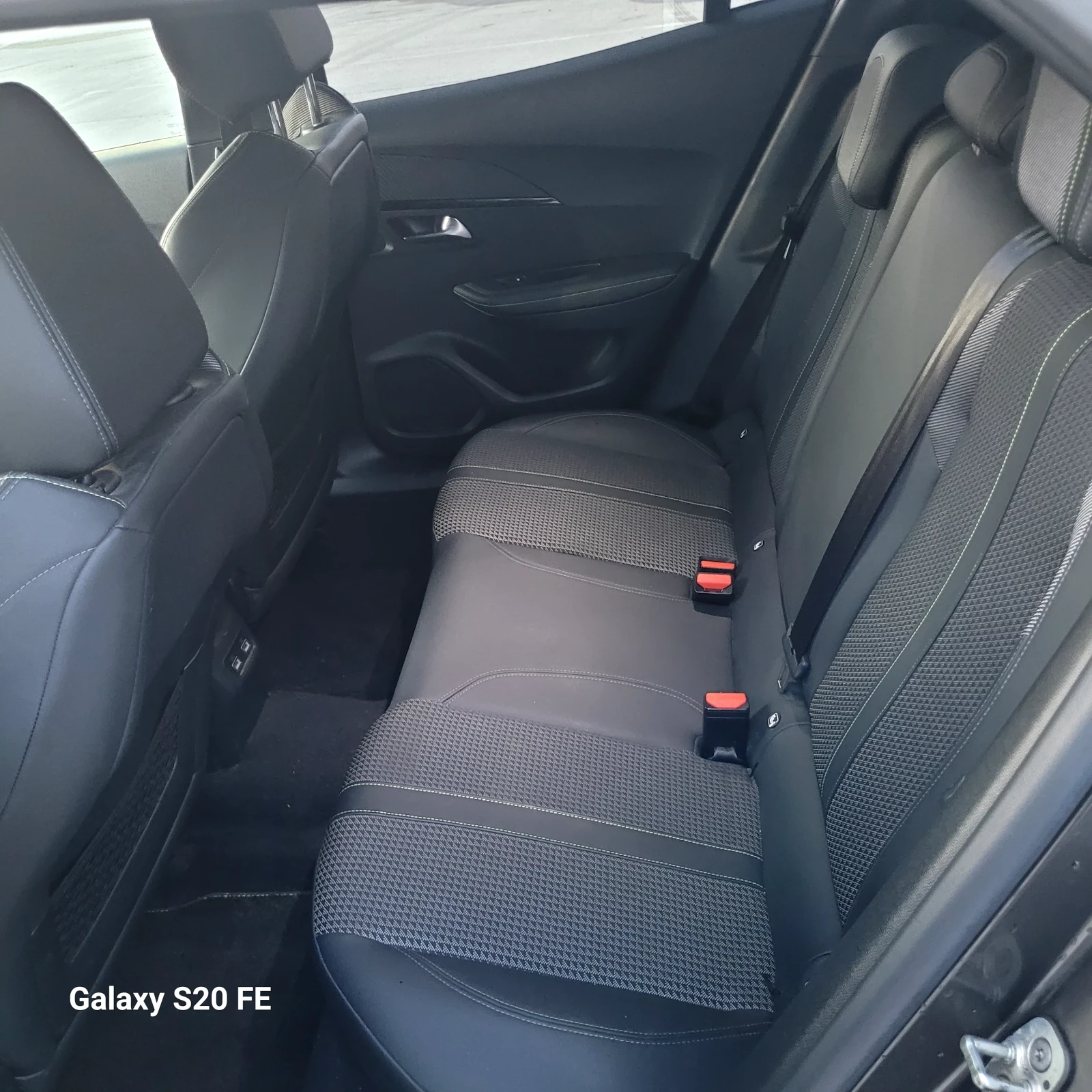 Peugeot 2008 GT Line, снимка 12 - Автомобили и джипове - 53650925