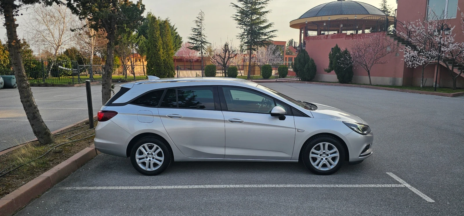 Opel Astra Cosmo 1.6 136hp, снимка 3 - Автомобили и джипове - 54483108