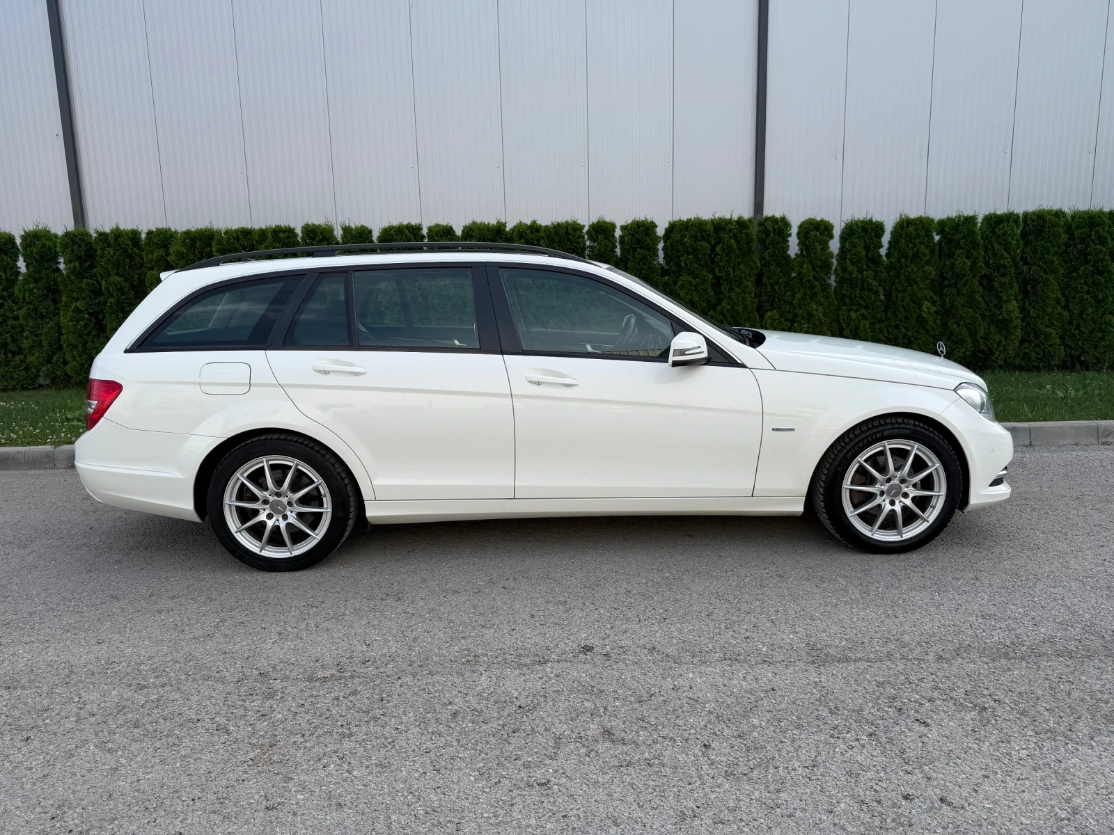 Mercedes-Benz C 220 cdi 170k.c* Автоматик* Xenon* ЛИЗИНГ* , снимка 4 - Автомобили и джипове - 54855196