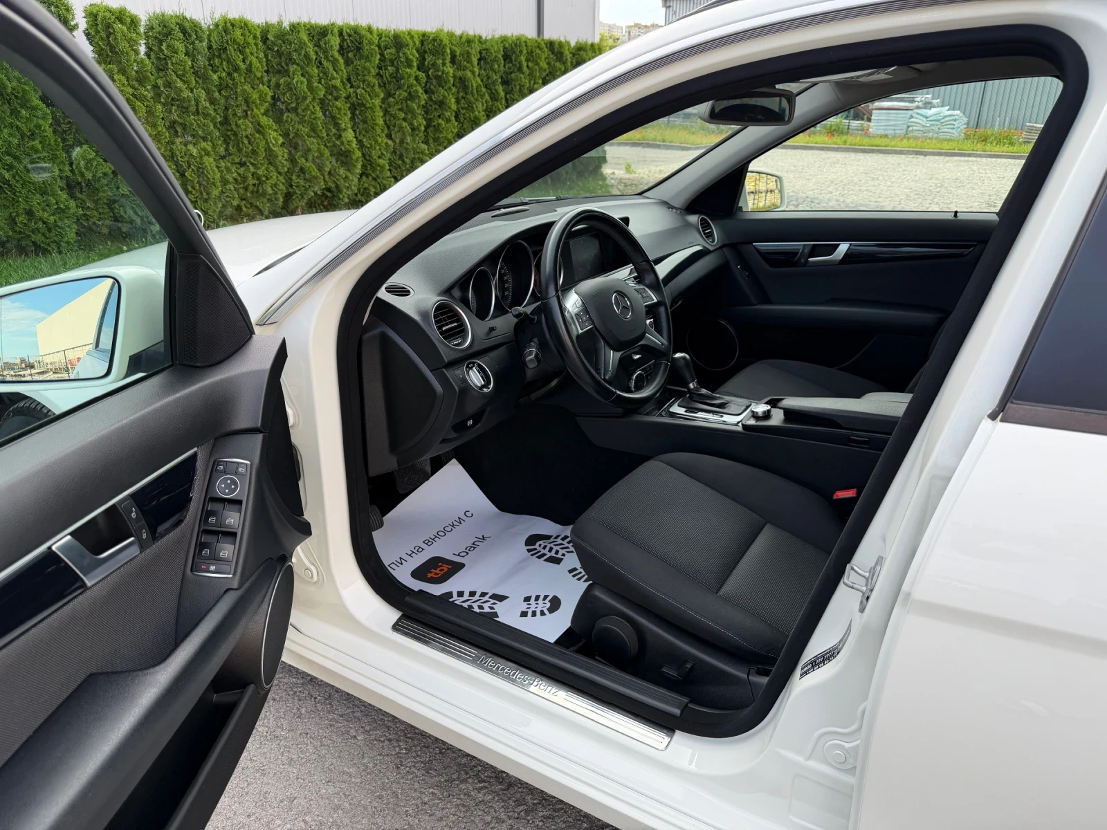 Mercedes-Benz C 220 cdi 170k.c* Автоматик* Xenon* ЛИЗИНГ* , снимка 8 - Автомобили и джипове - 54855196