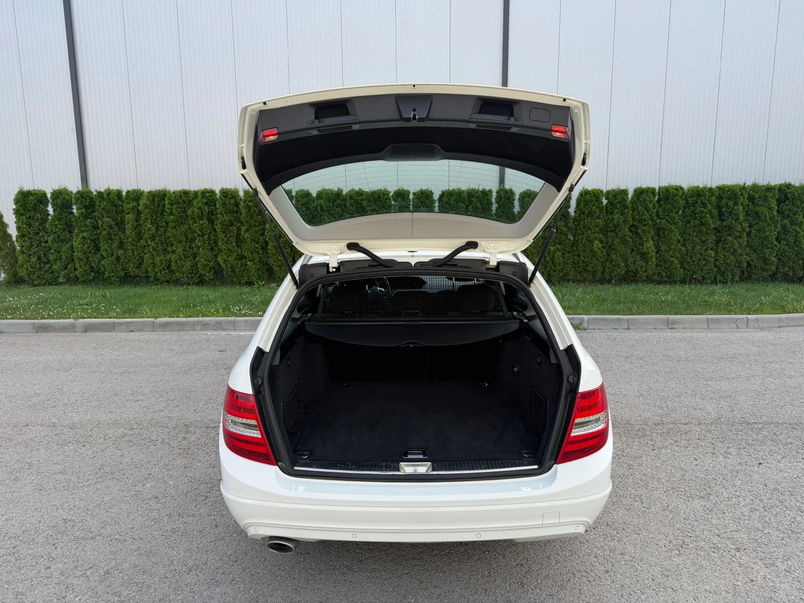 Mercedes-Benz C 220 cdi 170k.c* Автоматик* Xenon* ЛИЗИНГ* , снимка 16 - Автомобили и джипове - 54855196