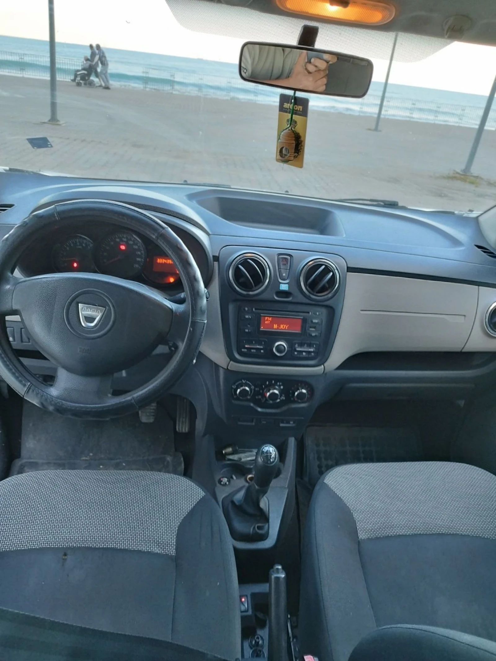 Dacia Lodgy 1.6i, снимка 7 - Автомобили и джипове - 54896336