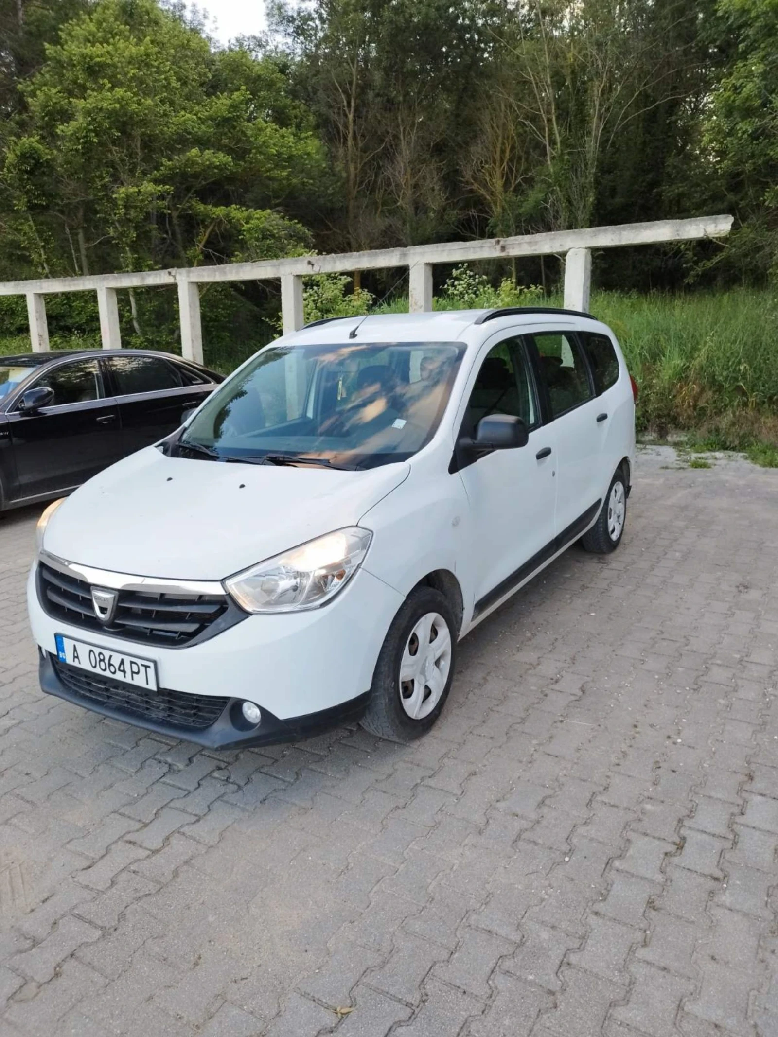 Dacia Lodgy 1.6i, снимка 2 - Автомобили и джипове - 54896336
