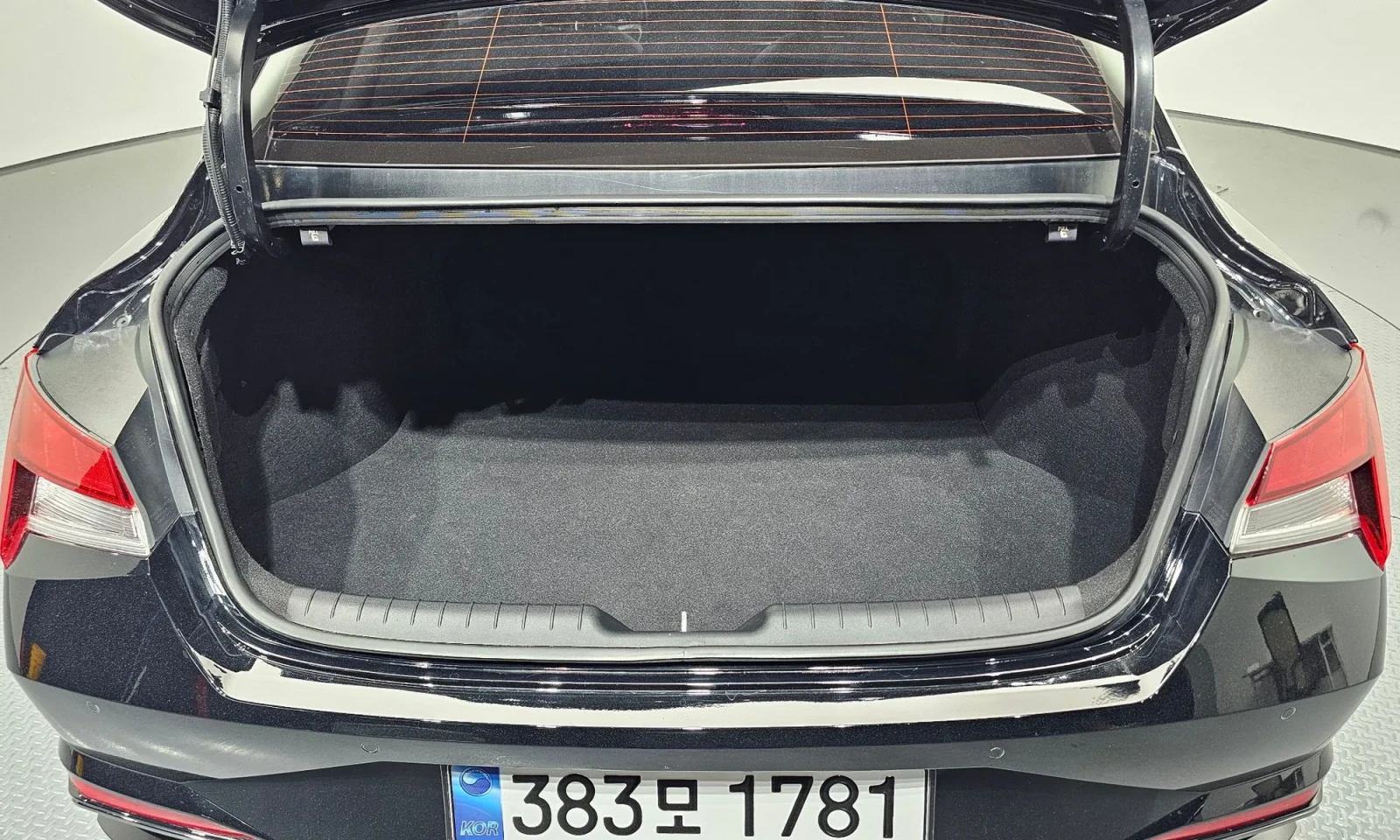 Hyundai Elantra, снимка 17 - Автомобили и джипове - 55188411