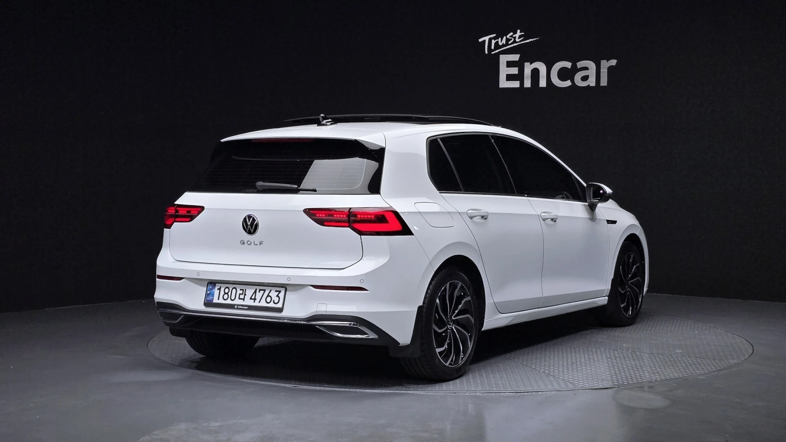 VW Golf 8th Gen | Prestige | Ел. седалки | Maсаж, снимка 2 - Автомобили и джипове - 55491877