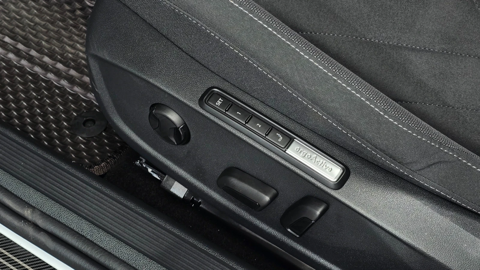 VW Golf 8th Gen | Prestige | Ел. седалки | Maсаж, снимка 12 - Автомобили и джипове - 55491877